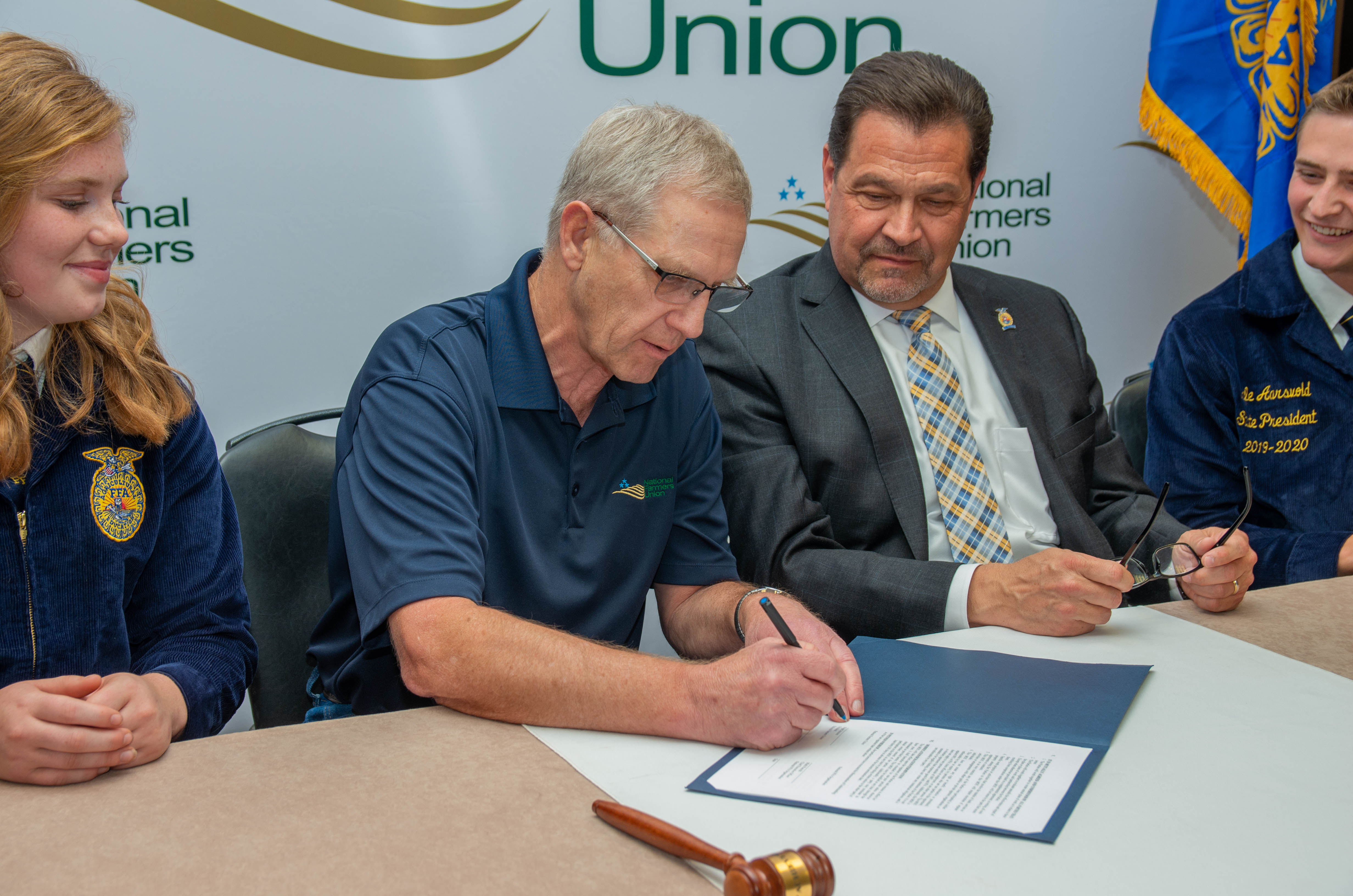NFU, FFA Cement Partnership at MOU Signing Ceremony; Groups Work Together to Strengthen Youth Agricultural Education and Leadership NFU, FFA Cement Partnership at MOU Signing Ceremony; Groups Work Together to Strengthen Youth Agricultural Education and Leadership